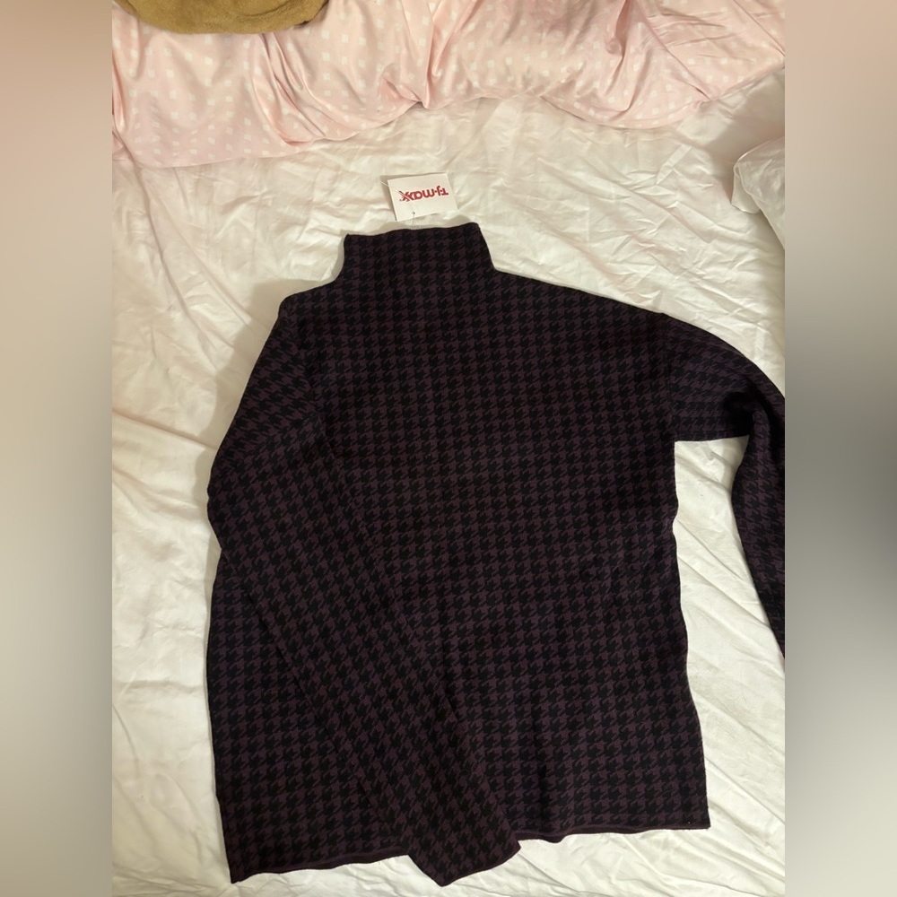 Tahari Women's Houndstooth Turtleneck Sweater